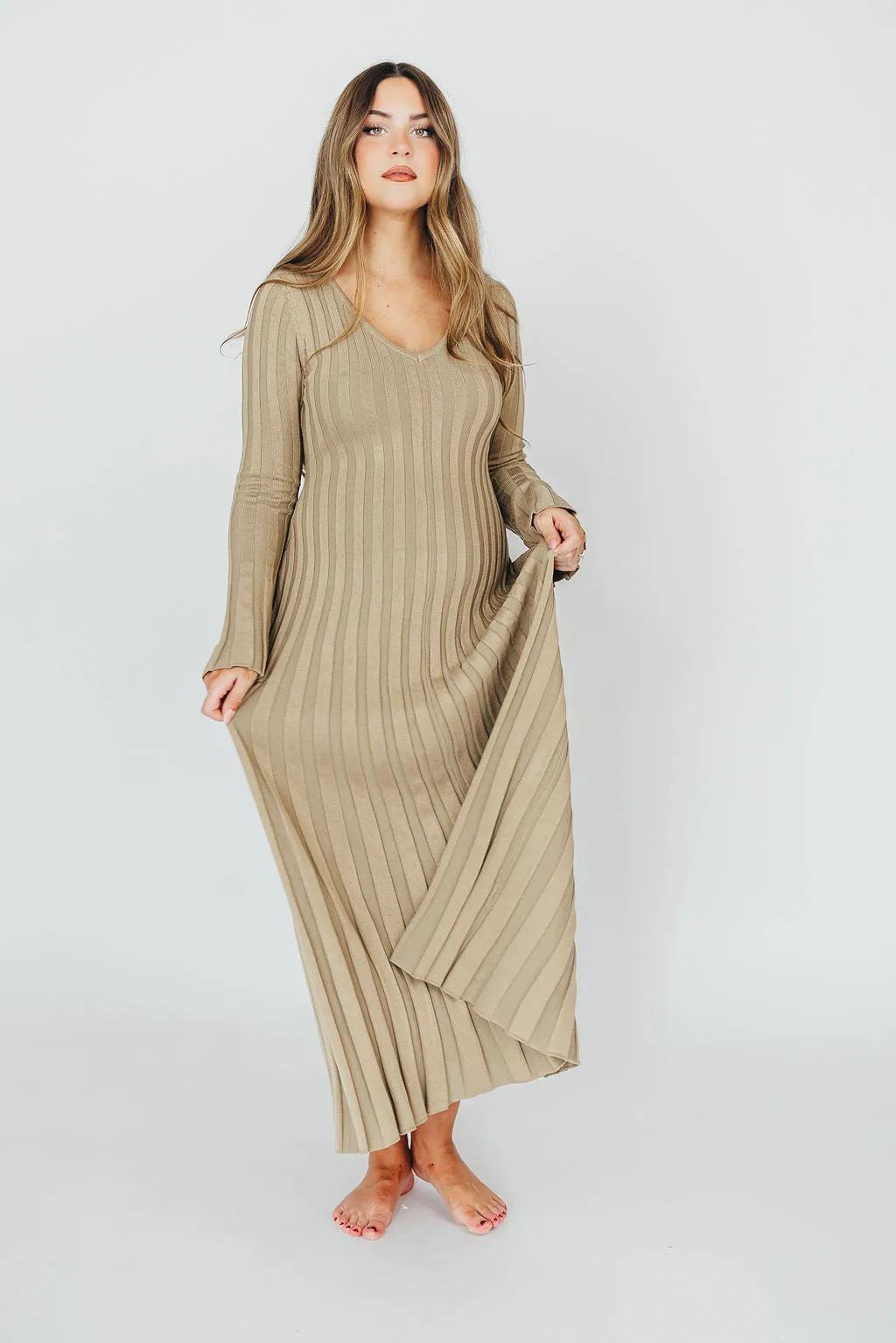 Hadley Long Sleeve V-Neck Knit Maxi Dress in Dune