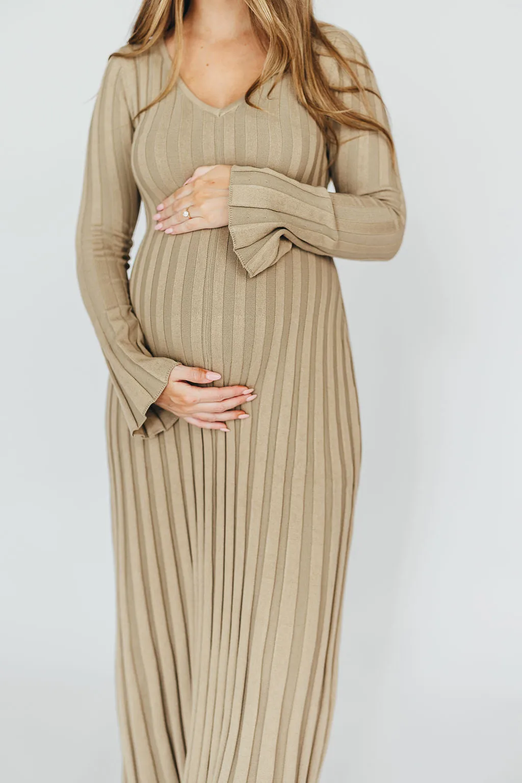 Hadley Long Sleeve V-Neck Knit Maxi Dress in Dune